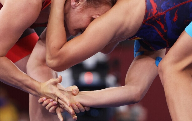 Украинка отказалась от общей фотографии с россиянкой во время церемонии награждения на чемпионате Европы по борьбе