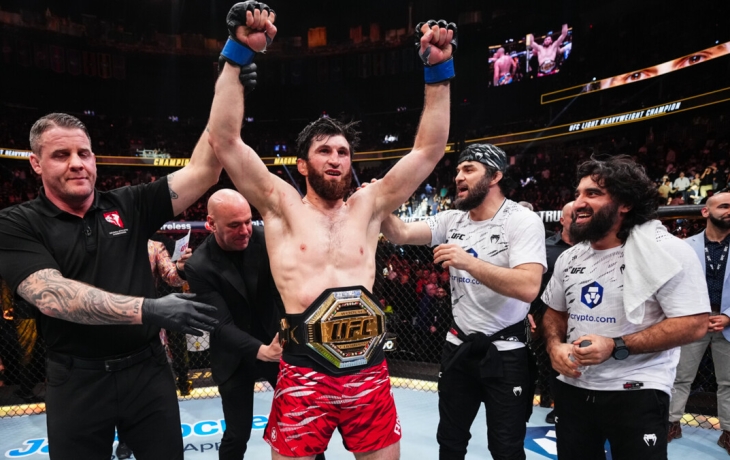 Магомед Анкалаев прибыл в Махачкалу с чемпионским поясом UFC