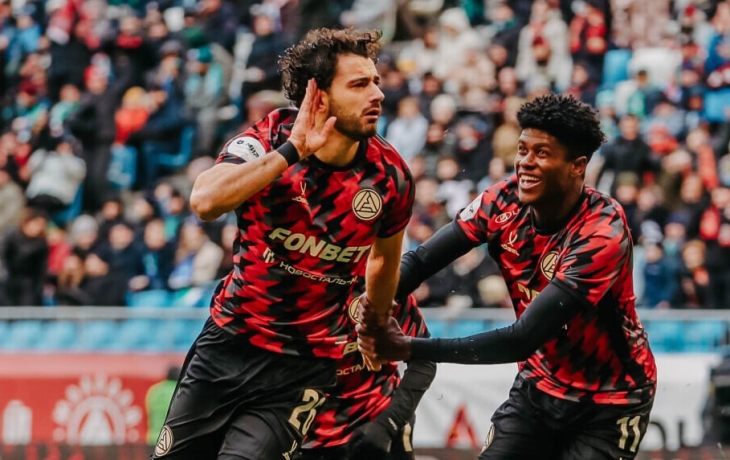 Футболист &laquo;Акрона&raquo; Эсковал сломал нос и получил сотрясение мозга в матче с &laquo;Ростовом&raquo;, ему потребуется операция