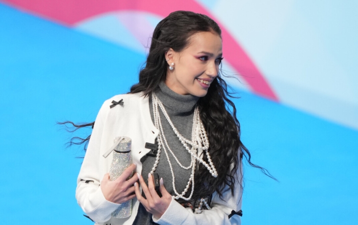 Фигуристка Загитова выступила на льду Амура Фигуристка Загитова выступила на льду Амура