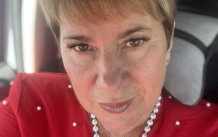 Скандальную чиновницу из-под Курска уволили: что известно, ее медали