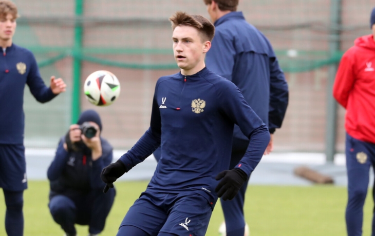 Футболист &laquo;Динамо&raquo; Смелов: &laquo;Мы всегда стараемся бороться за чемпионство. Предстоят встречи с конкурентами, постараемся забрать очки&raquo;