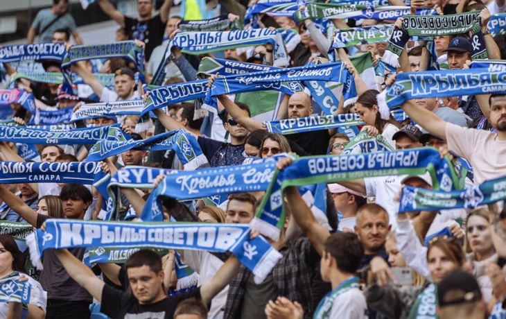 &laquo;Крылья Советов&raquo; со счетом 4:0 обыгрывают &laquo;Локомотив&raquo; после первого тайма в матче РПЛ