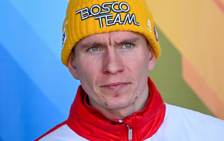 Организаторы убрали из протокола лыжной гонки в Италии российский флаг напротив фамилии Большунова