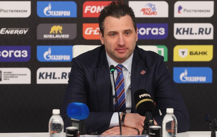 &laquo;Ротенберг &mdash; позитивный, эмоциональный и жаждет побеждать всегда любого соперника&raquo; &mdash; хоккеист Гребенкин