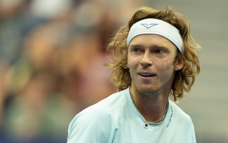 Команда Рублева одержала вторую победу на выставочном теннисном турнире в Абу‑Даби