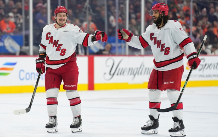 «Каролина» обыграла «Коламбус» в матче НХЛ, Орлов и Воронков набрали очки