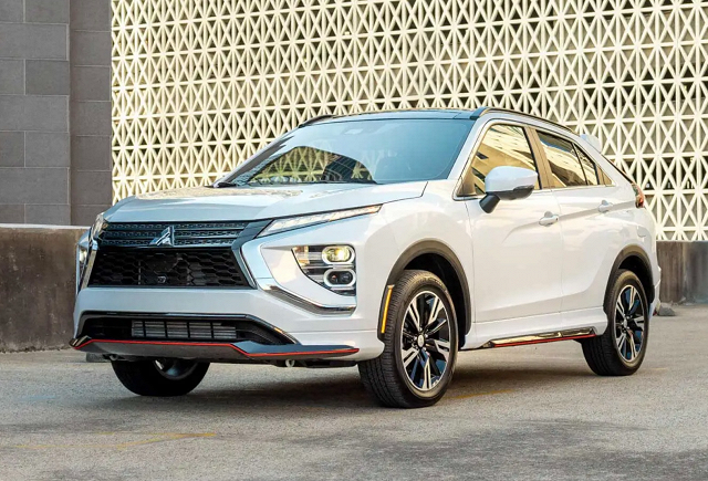 В РФ привезли партию новеньких Mitsubishi Eclipse Cross 2024