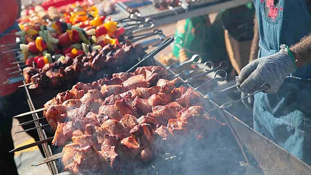 Врач Умнов назвал главную опасность шашлыка из магазина Врач Умнов назвал главную опасность шашлыка из магазина